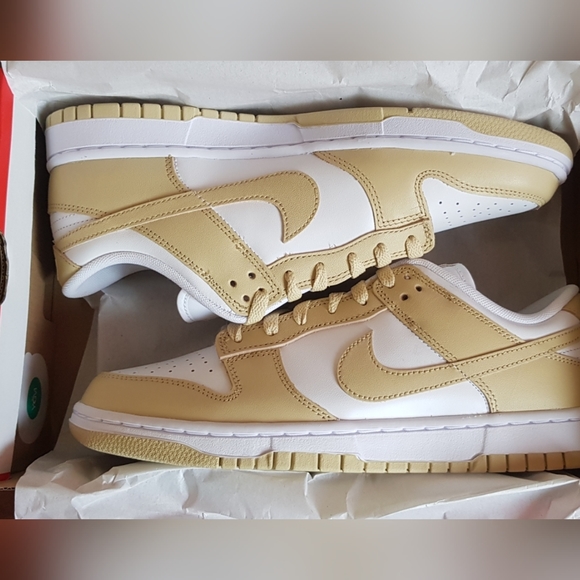 ♥️SOLD OUT♥️🏅TEAM GOLD🏅NIKE DUNK LOW RETRO BETTY - Picture 2 of 11